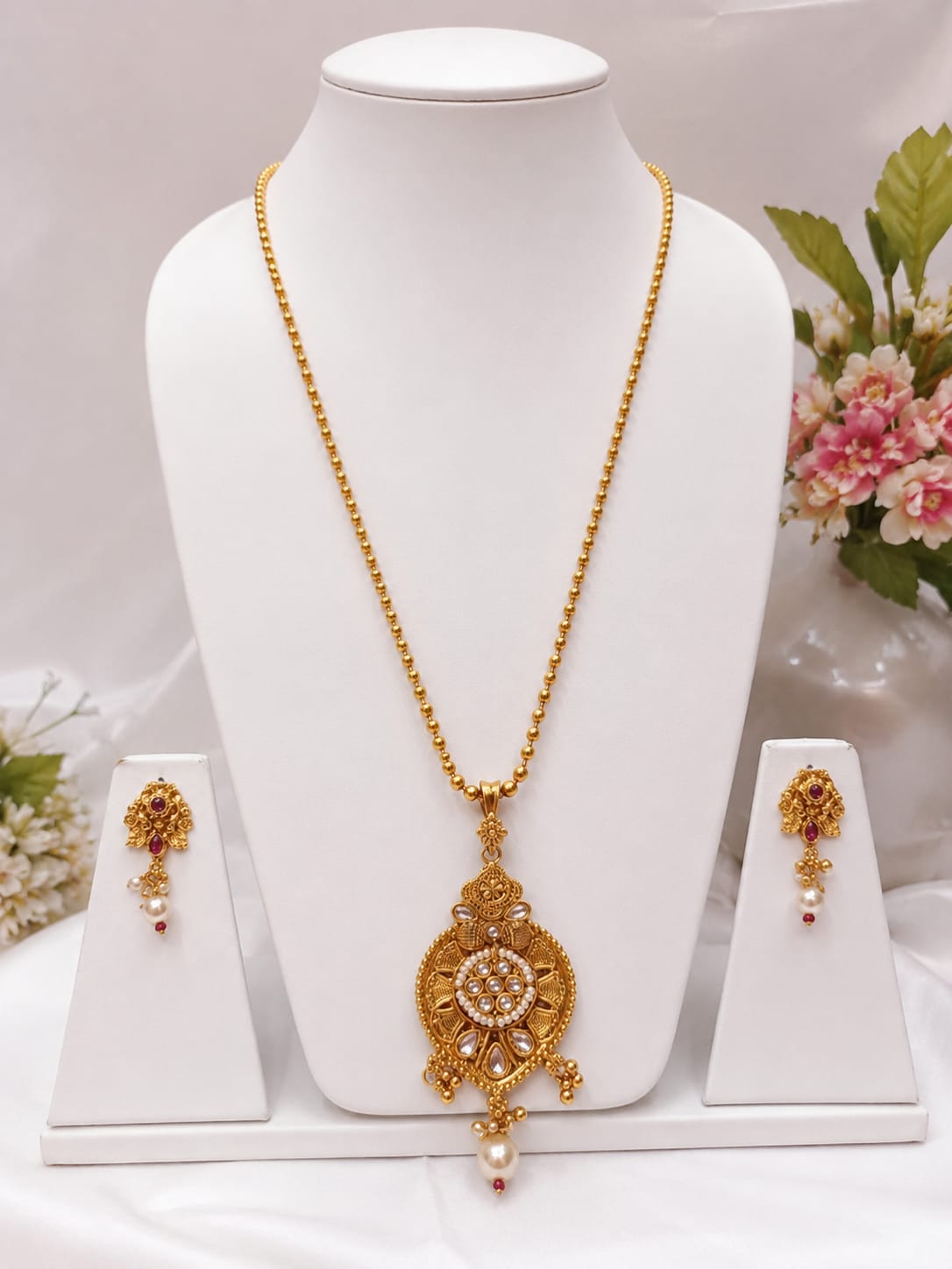 Traditional Gold Tone Pearl Pendant Necklace Set